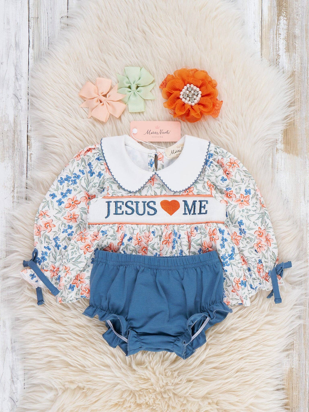 Graceful Floral "Jesus Loves Me" Bloomers Outfit: 0/3MOS